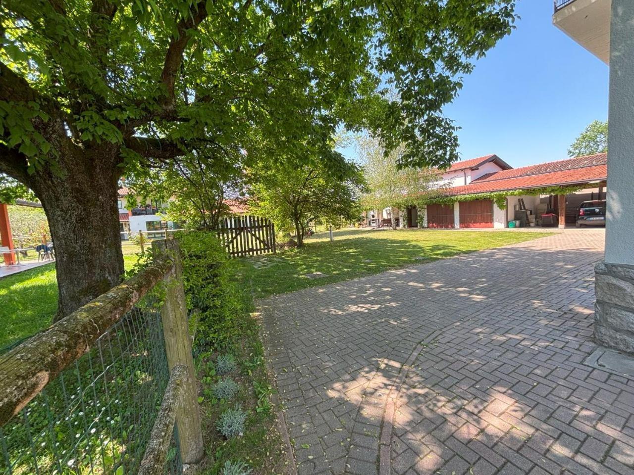 Casa Vacanze Magnolia Borgo Ticino Exterior foto